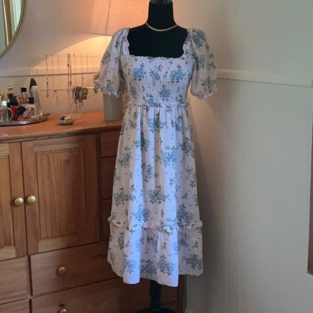 RARE Gal Meets Glam Blue and White Puff Sleeve Sundress